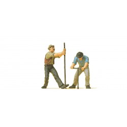 Preiser 45009 G Scale Track workers with t-spanner and crowbar