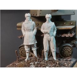 PANZER ART FI35-183 1/35 German tank officers  in winter coat set